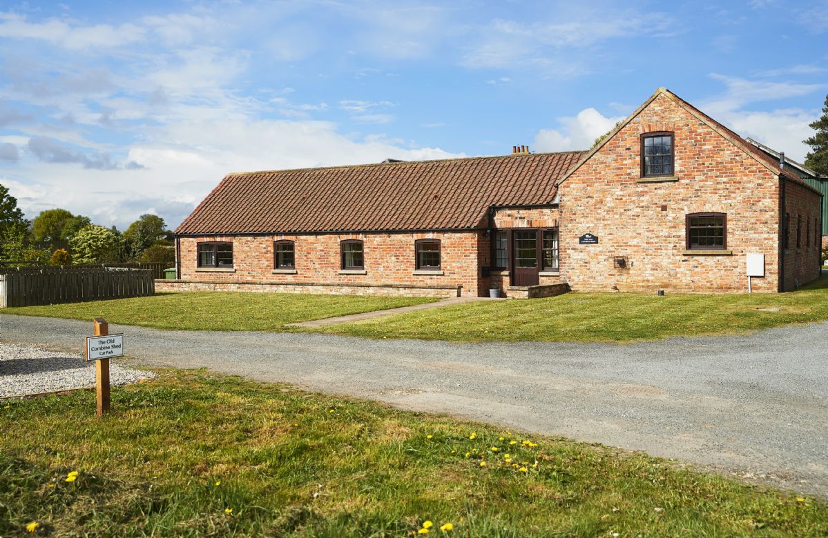 Details about a cottage Holiday at The Old Combine Shed